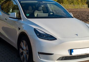 Tesla Model Y 83.360 km 34.100 &euro; Bochum 44807